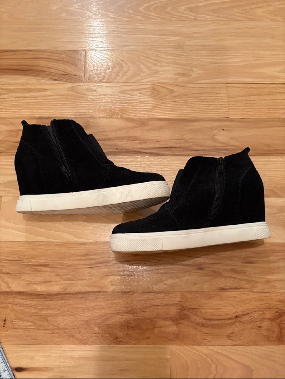 Steve Madden Black High-Top Sneakers with White Sole - Picture 2 of 6